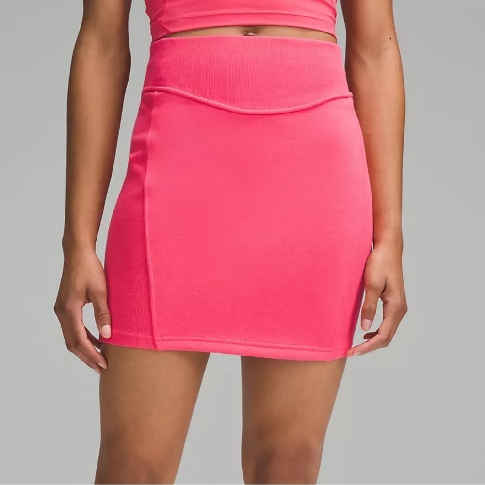 Lululemon Scuba high rise mini skirt NWT size large pink